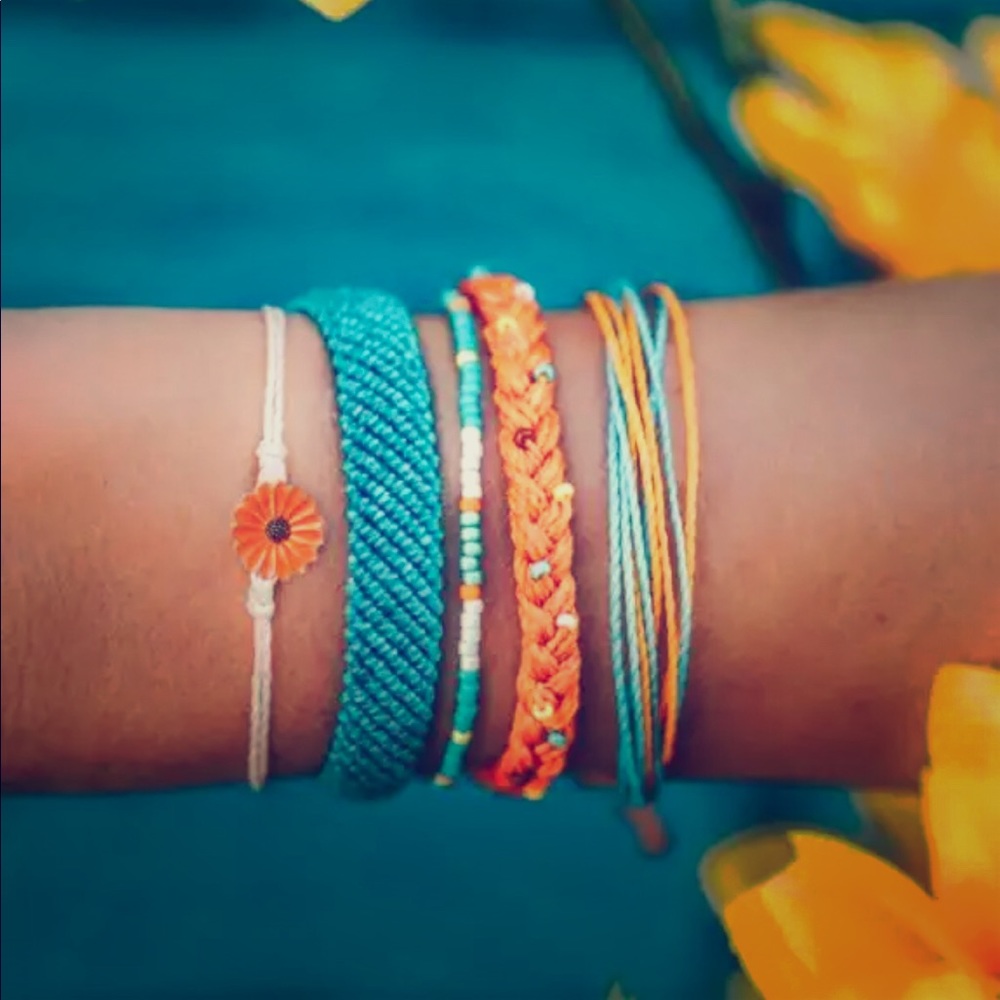 • 5 Pieces Handmade Rope Multicolor Bracelets•